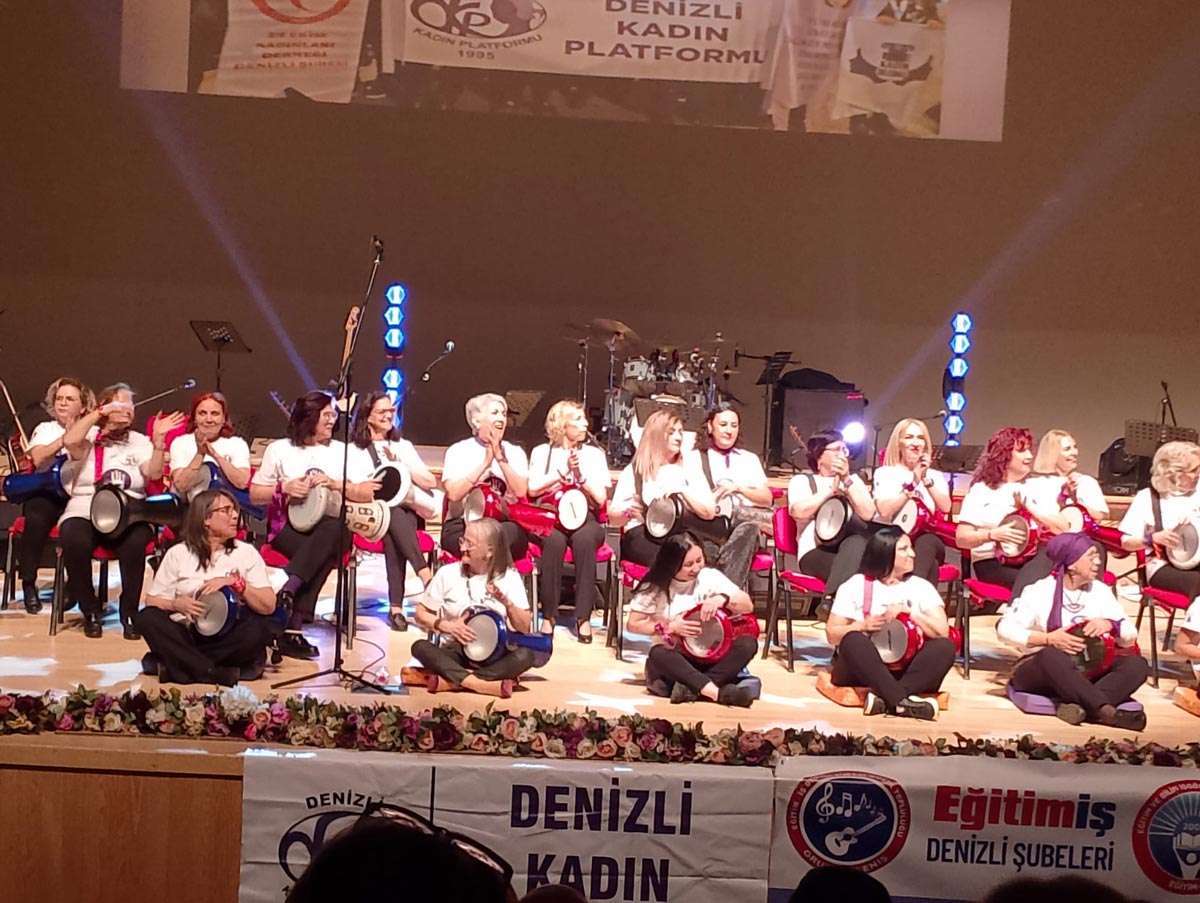 SESLENİŞ SÖYLEDİ ÖĞRETMENLER COŞTU