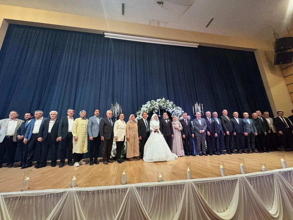 SİYASETİ BULUŞTURAN DÜĞÜN