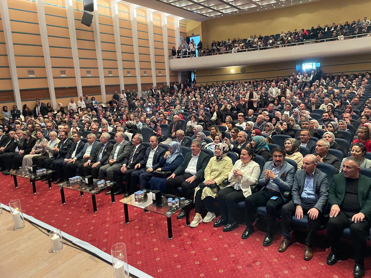 SİYASETİ BULUŞTURAN DÜĞÜN