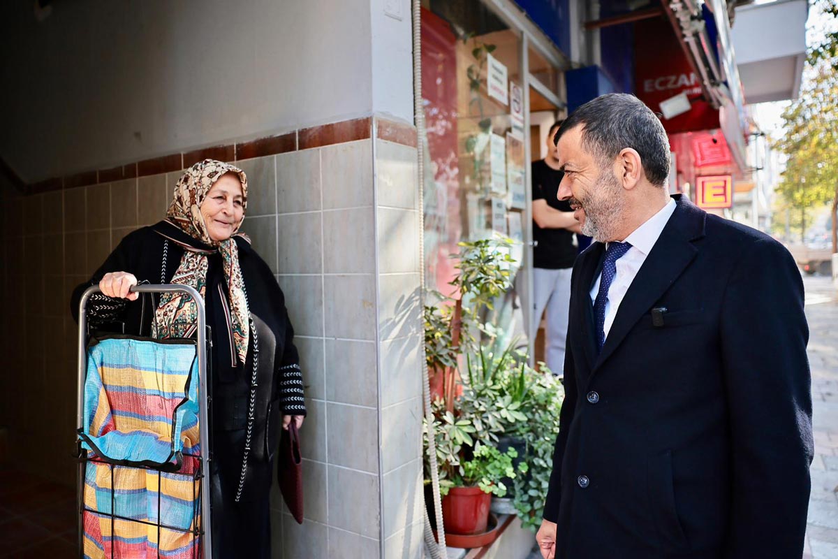 ÇAVUŞOĞLU, İSTİKLAL’DE ESNAFI DİNLEDİ