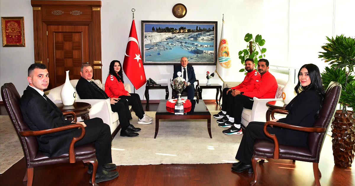 DÜNYA ŞAMPİYONU ZEHRA GEMİ, DENİZLİ VALİSİ COŞKUN’U ZİYARET ETTİ