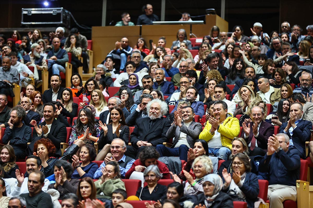 BAK POSTACI GELİYOR’A MUHTEŞEM GALA