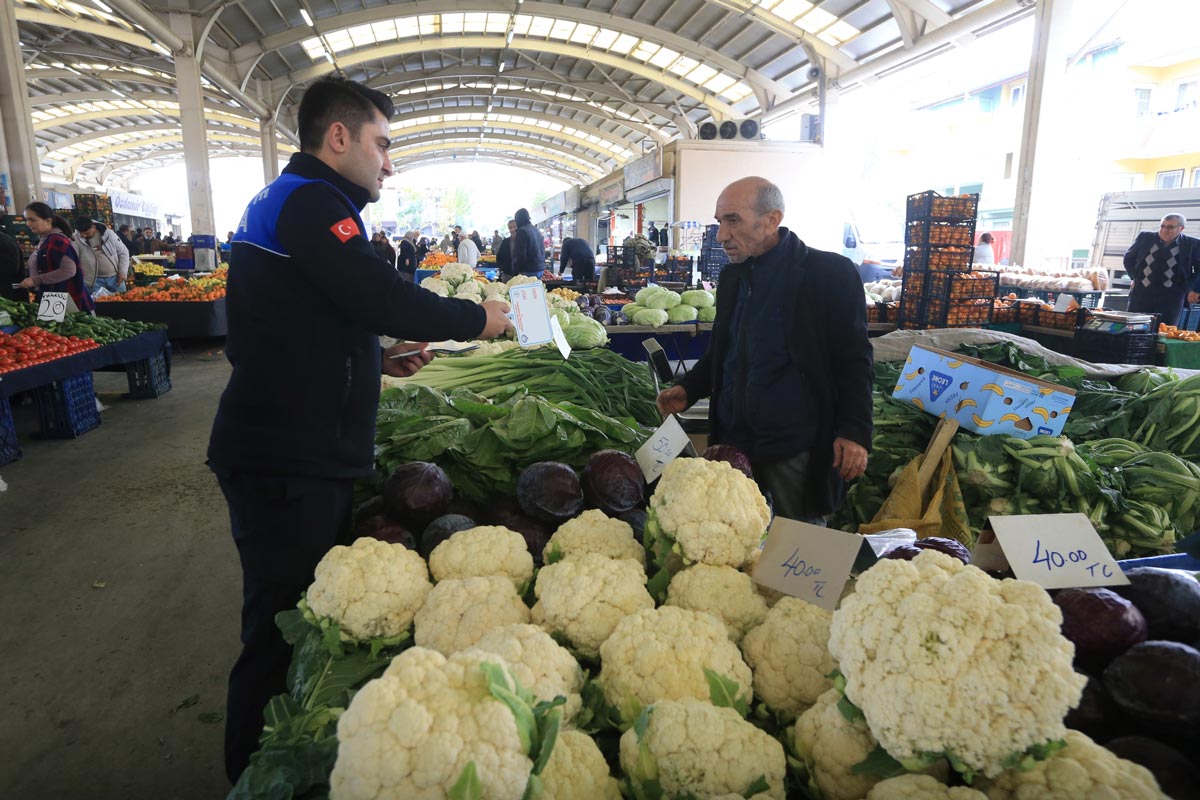 PAMUKKALE’DE PAZARLARDA STANDART FİYAT ETİKETİ DÖNEMİ