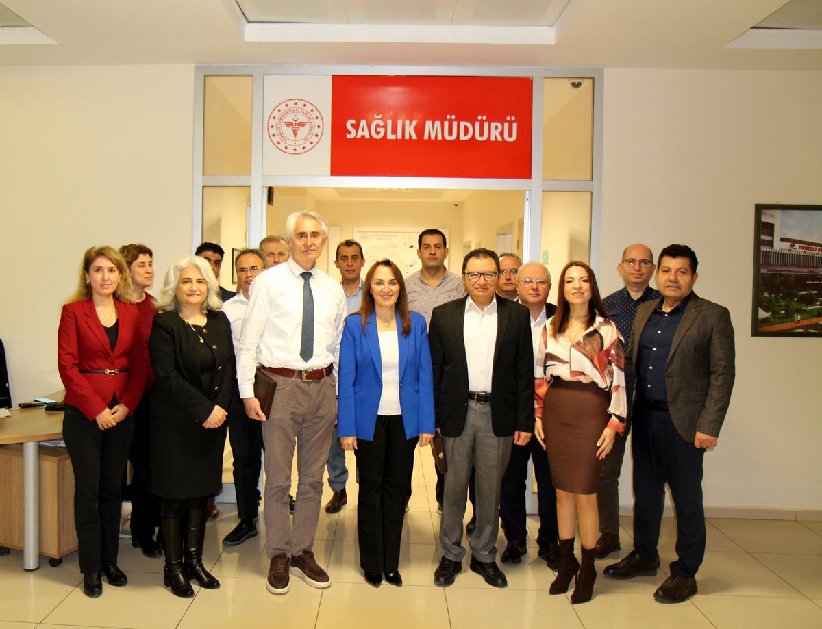 BAŞHEKİMLERE PLAKETLİ UĞURLAMA