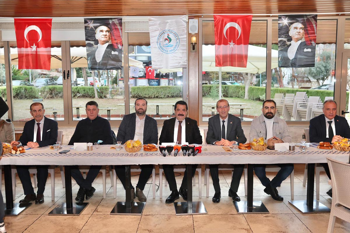 GAZETECİLER DEMOKRASİNİN TEMELİDİR