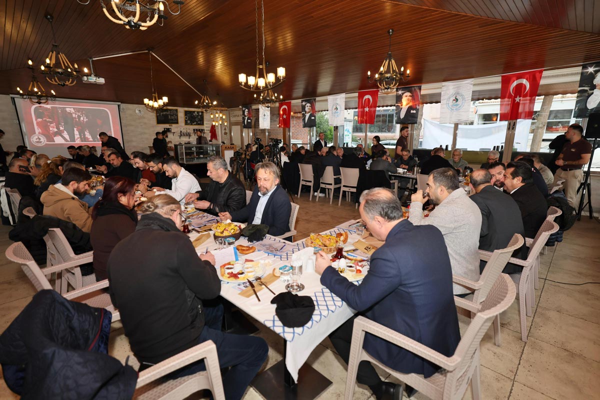 GAZETECİLER DEMOKRASİNİN TEMELİDİR