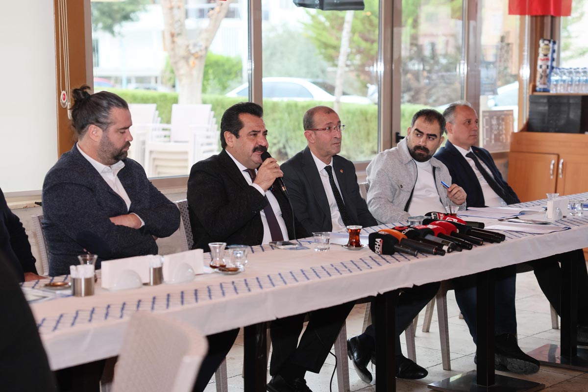 GAZETECİLER DEMOKRASİNİN TEMELİDİR