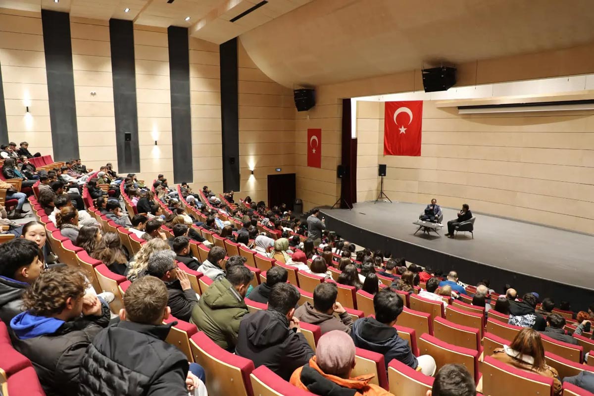 KÜRSÜ YOK,  PROTOKOL YOK!