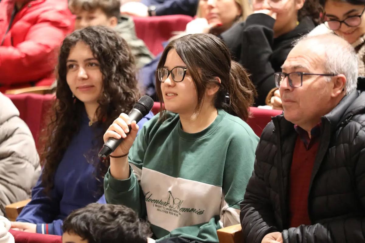 KÜRSÜ YOK,  PROTOKOL YOK!