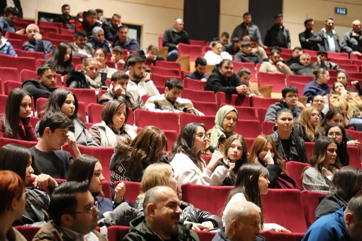 KÜRSÜ YOK,  PROTOKOL YOK!