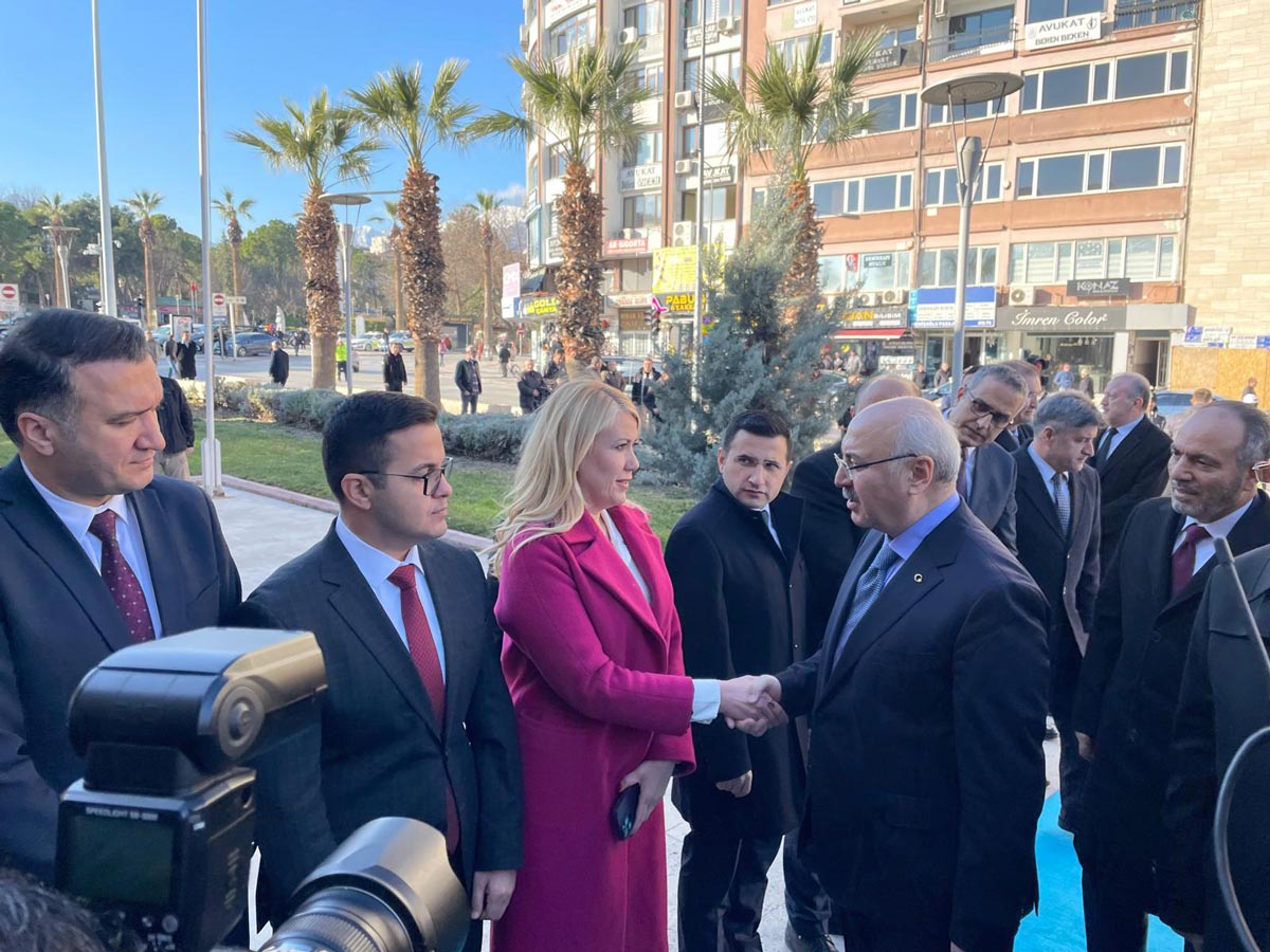 VALİ ORKESTRA ŞEFİ, HERKES ENSTRÜMANINI EN İYİ ŞEKİLDE ÇALACAK