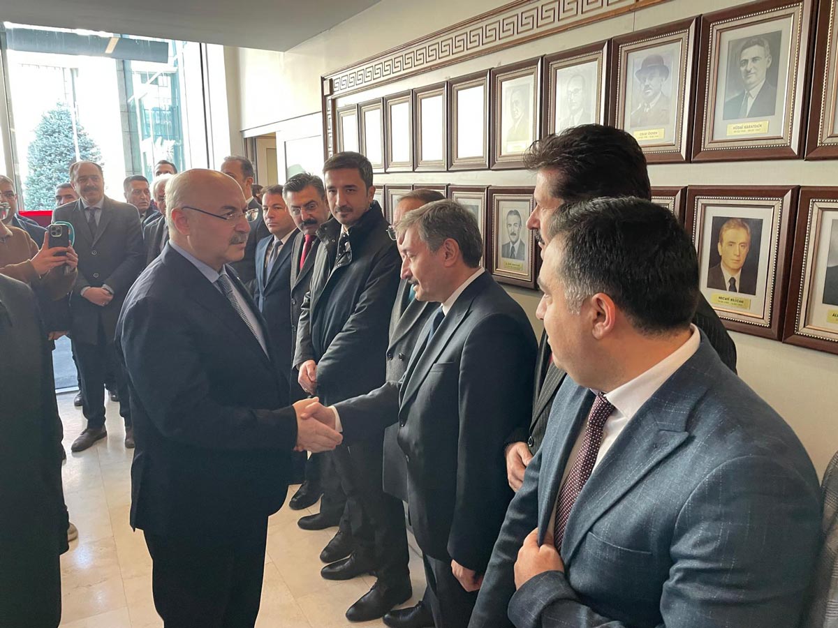 VALİ ORKESTRA ŞEFİ, HERKES ENSTRÜMANINI EN İYİ ŞEKİLDE ÇALACAK