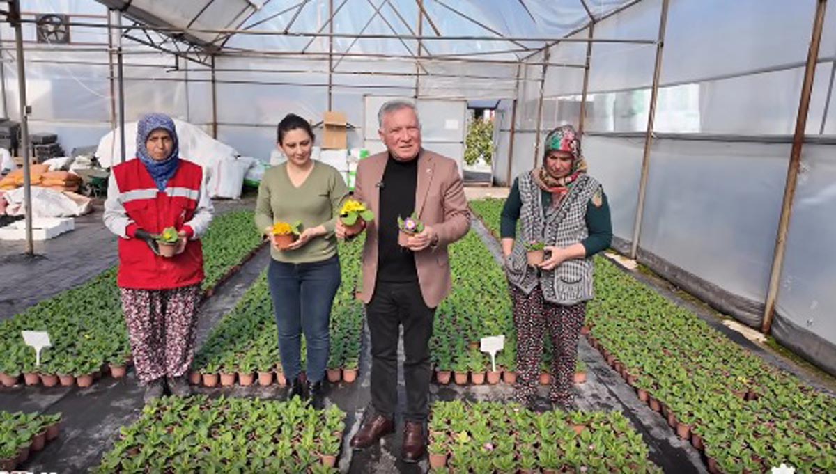 8 MART’A 8 BİN ÇİÇEK