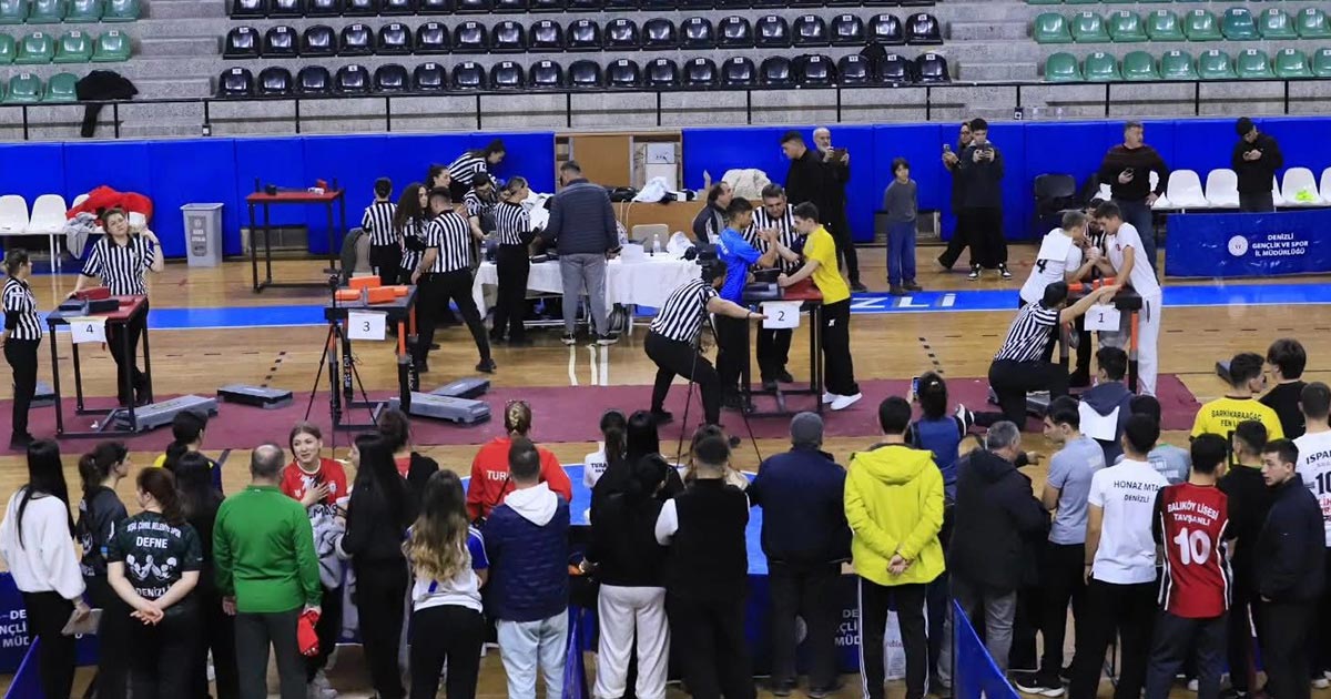 BİLEK GÜREŞİ GRUP ŞAMPİYONASI HEYECANI DENİZLİ'DE YAŞANDI