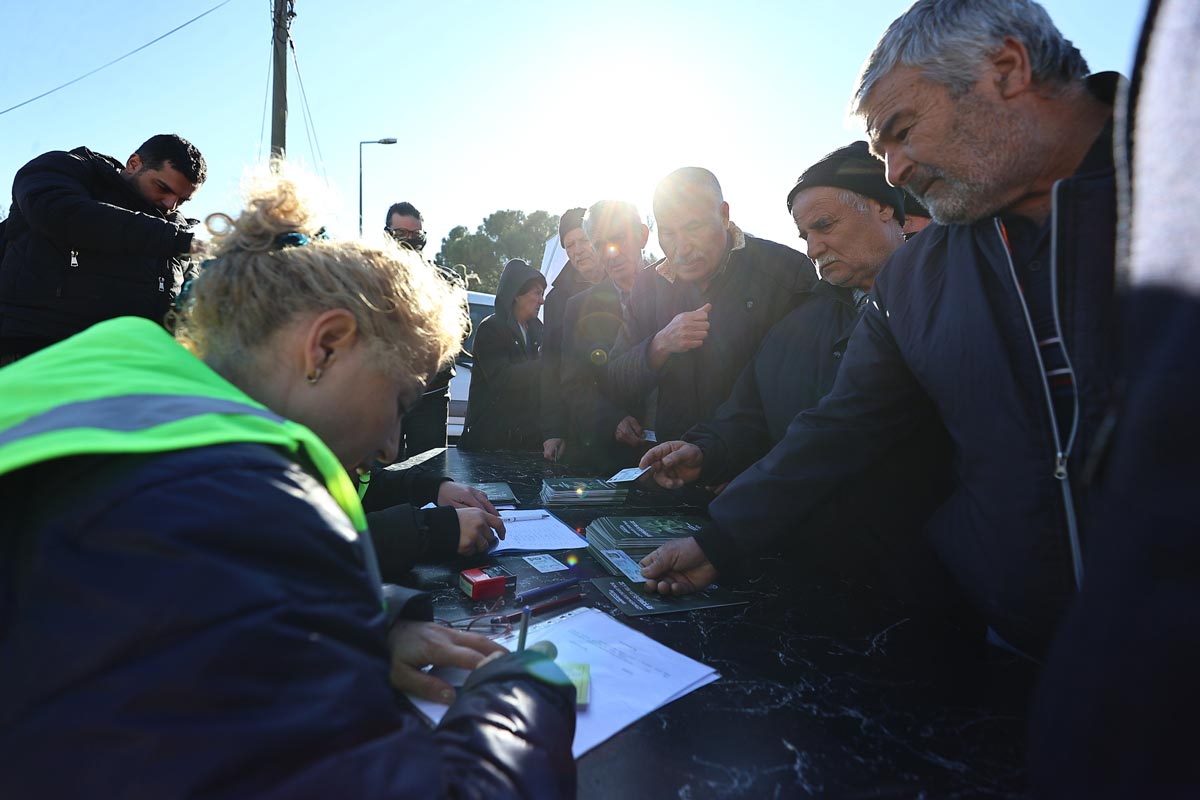 BİNLERCE FİDAN TOPRAKLA BULUŞUYOR