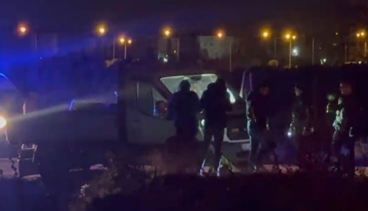 DENİZLİ’DE BOŞ ARAZİDEKİ OTOMOBİLDE ÖLÜ BULUNDU