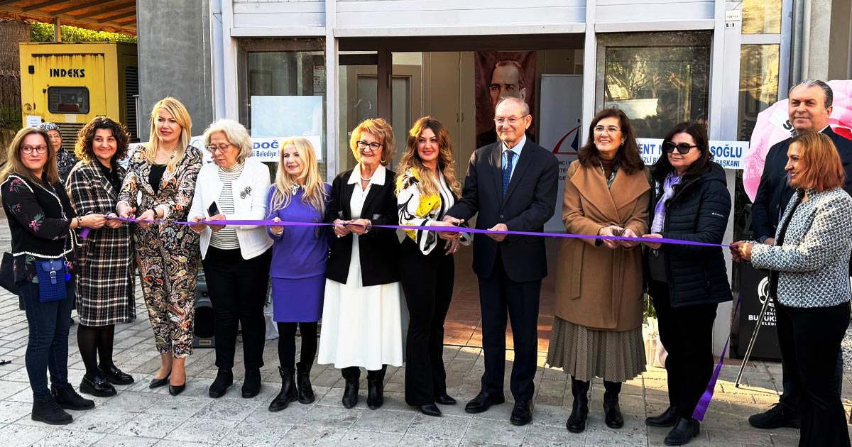 DENİZLİLİ KADINLAR CUMHURİYETİN HATIRA DEFTERİNDE 