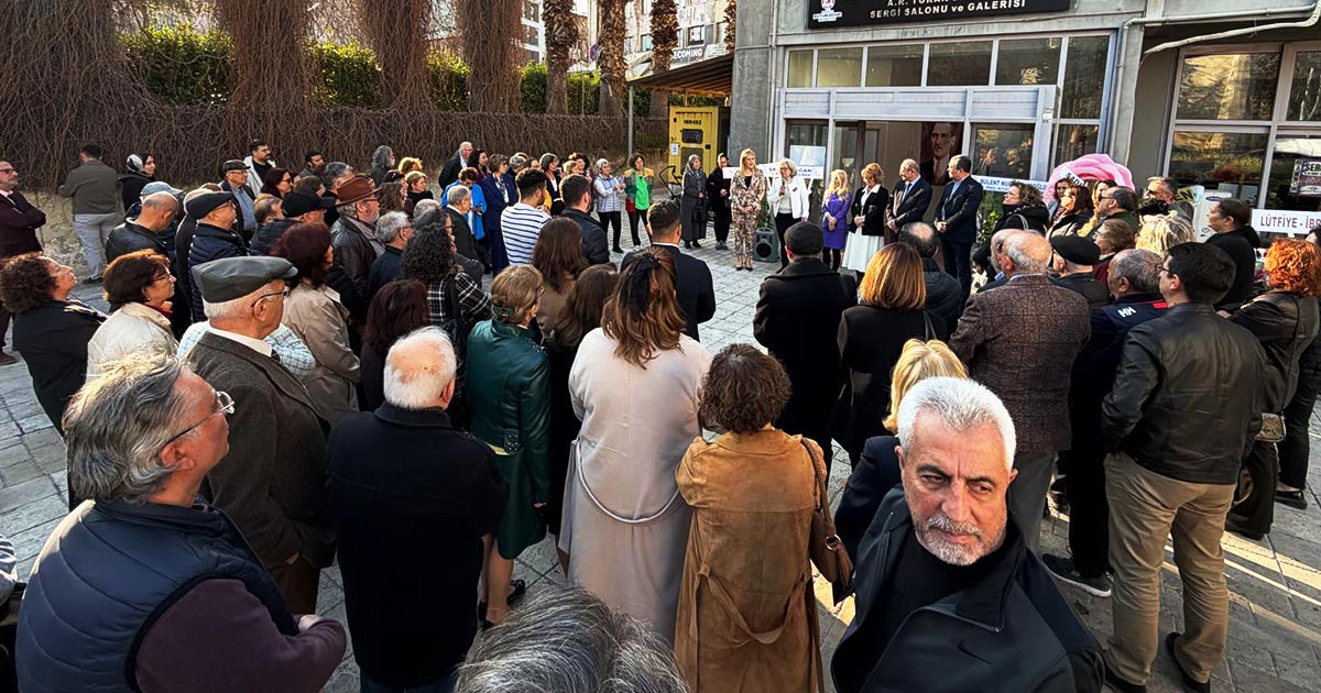 DENİZLİLİ KADINLAR CUMHURİYETİN HATIRA DEFTERİNDE 