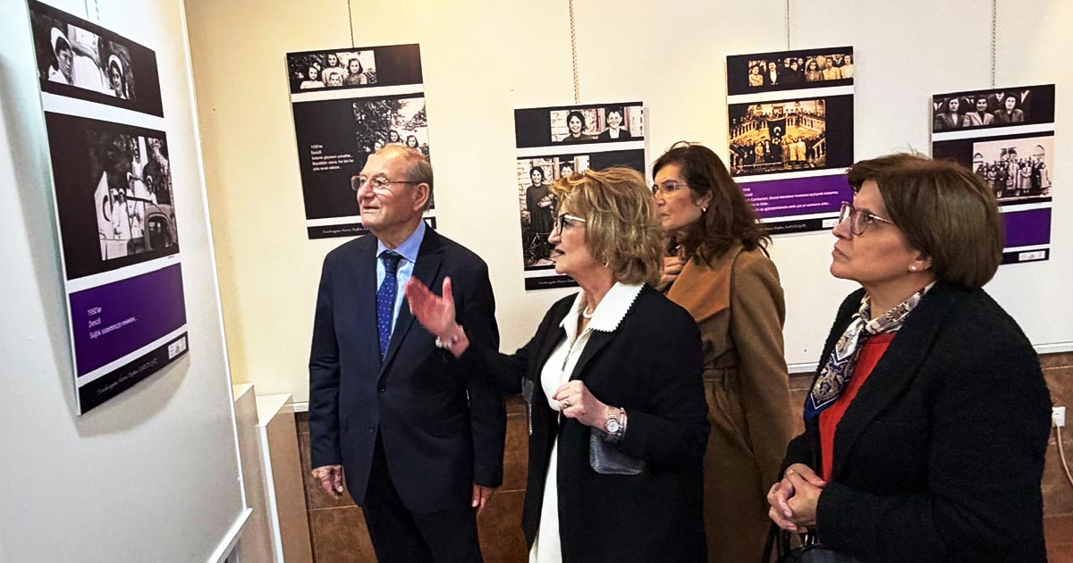 DENİZLİLİ KADINLAR CUMHURİYETİN HATIRA DEFTERİNDE 