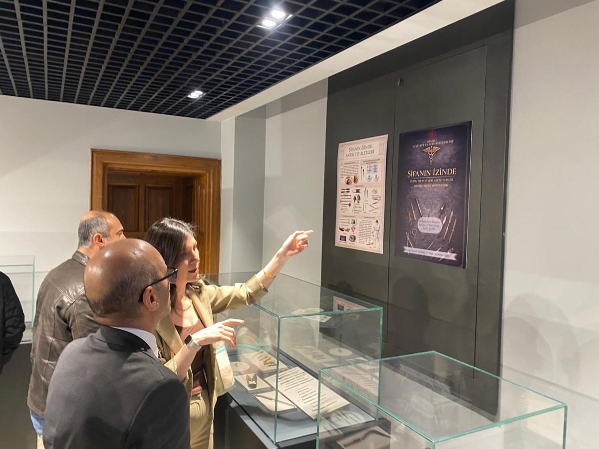 ANTİK TIP ALETLERİ SERGİSİ YOĞUN İLGİ GÖRDÜ