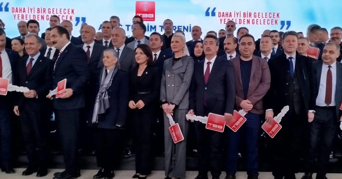 ÇAL BELEDİYESİ’NE HİBE TEMİZLİK ARACI