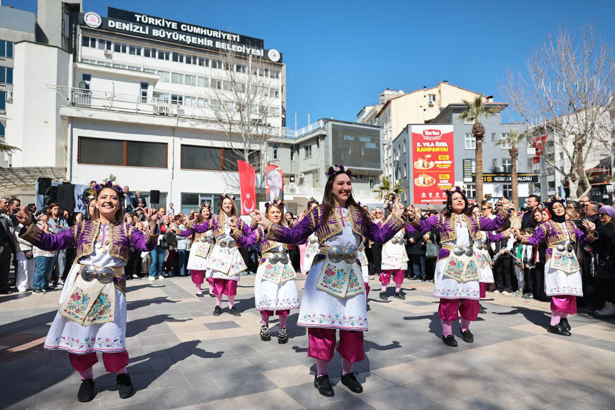 DENİZLİ'DE 8 MART COŞKUSU