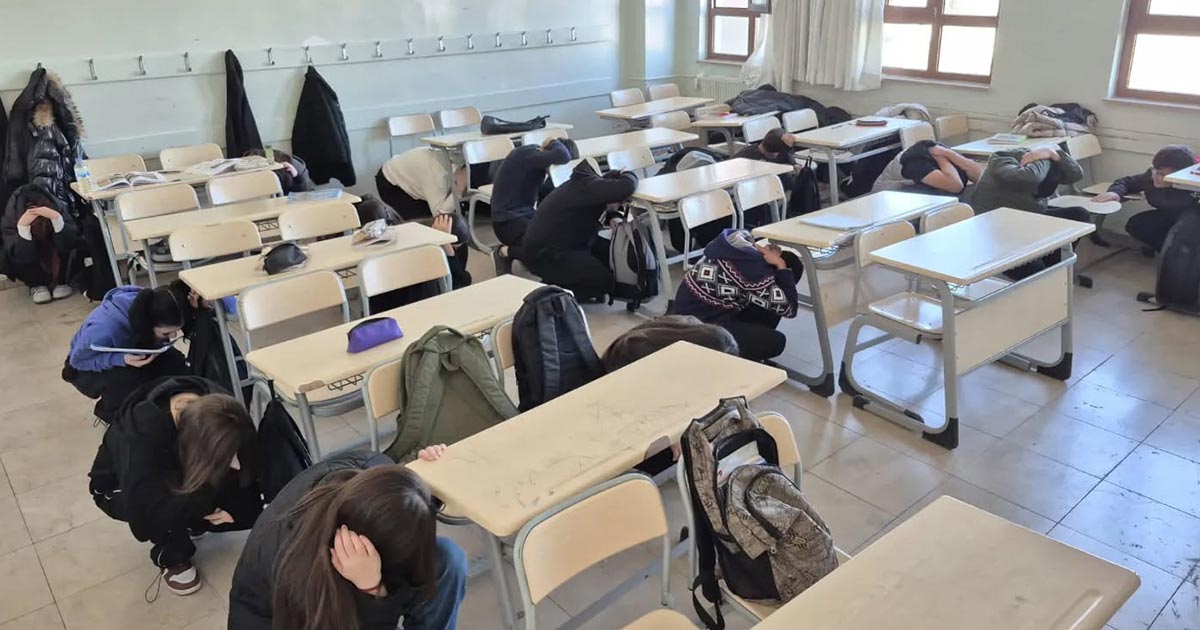LİSEDE DEPREM TATBİKATI