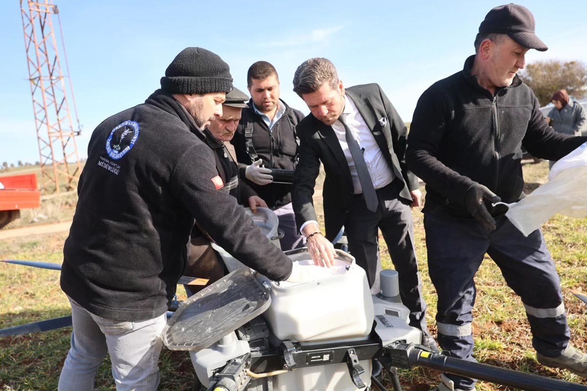TARLAYA DRONLA GÜBRE ATTILAR
