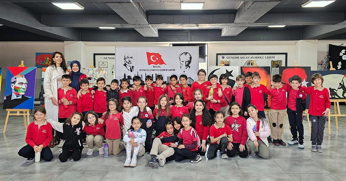 GÜNGÖR ASLAN ANADOLU LİSESİ’NDE “BİR GARİP ÖMER” TİYATRO OYUNU SAHNELENDİ