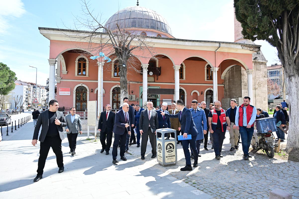 VALİ KÖŞGER’DEN KAYALIK CAMİİ İÇİN RESTORASYON TALİMATI