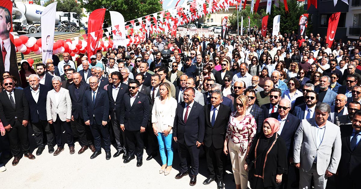 TEMEL ATMA TÖRENİ SİYASİLERİ BULUŞTURDU