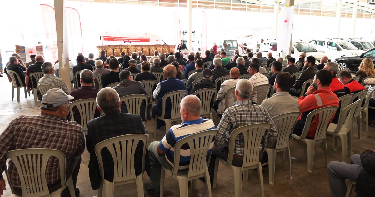 SARAYKÖY’DE ÇİFTÇİYE AYÇİÇEĞİ DESTEĞİ