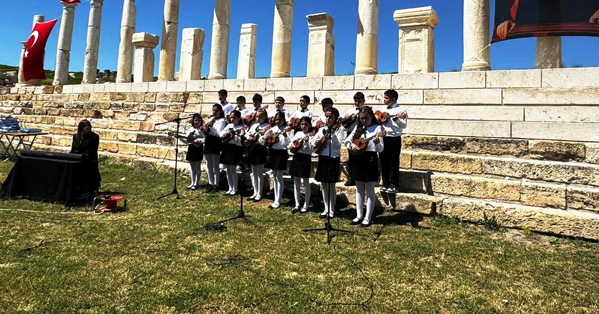 ANTİK KENTTE 23 NİSAN COŞKUSU