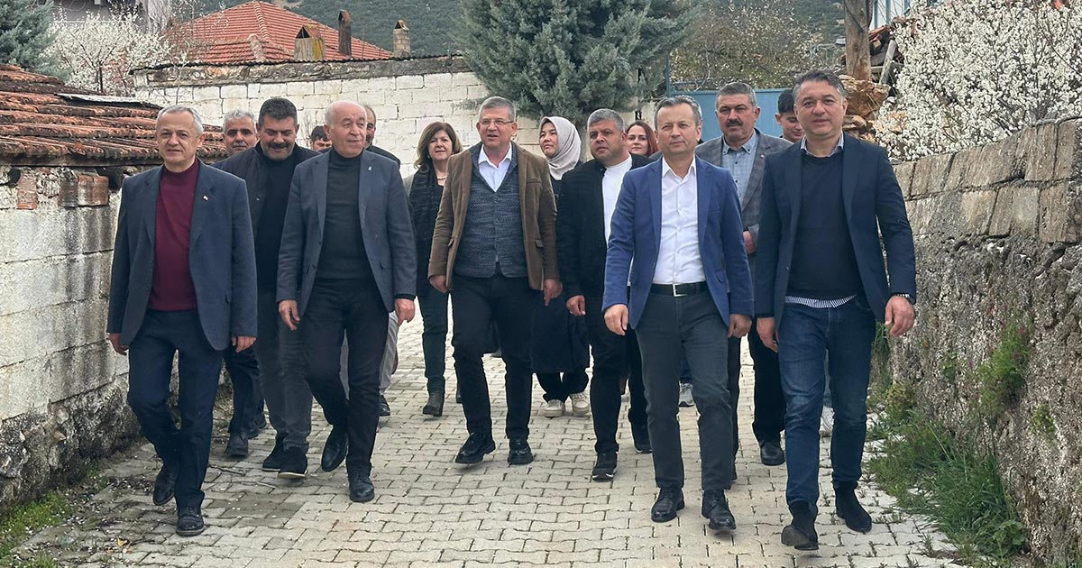 AK PARTİ YÖNETİMİNDEN TAVAS VE BEYAĞAÇ ÇIKARMASI
