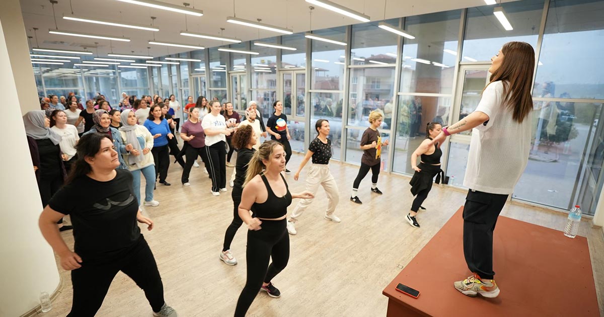 BAĞBAŞI GENÇLİK MERKEZİ KAPILARINI AÇTI