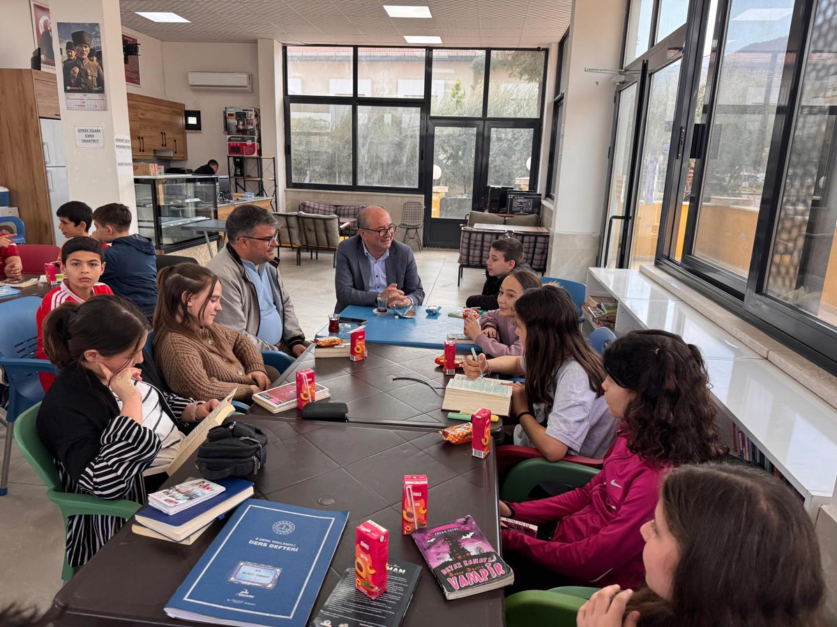 BULDANLI ÖĞRENCİLERDEN BAŞKAN ORPAK’A KİTAP KAFE’DE ZİYARET