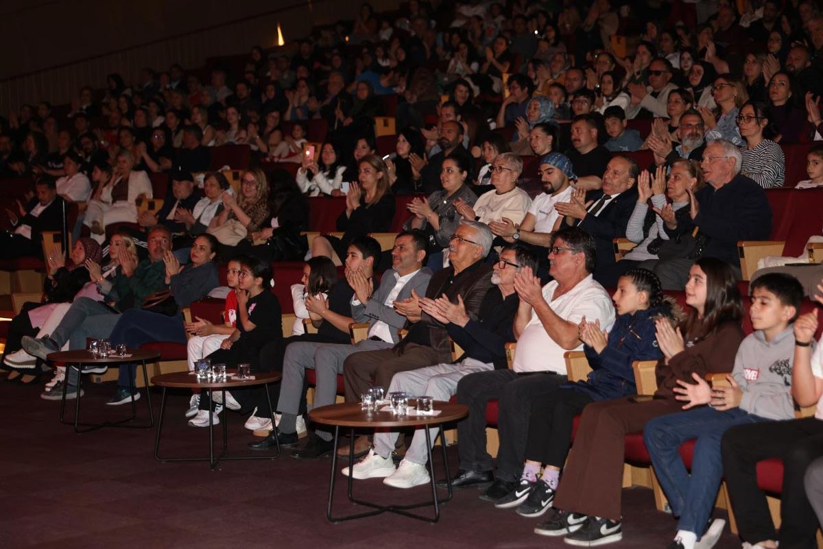 BÜYÜKŞEHİR ÇOCUK KOROSU’NDAN 23 NİSAN’A ÖZEL KONSER