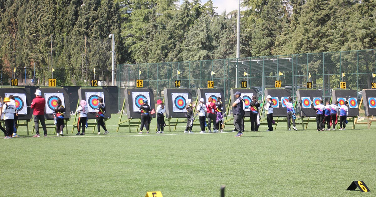 DENİZLİ’DE MİNİK OKÇULAR 23 NİSAN İÇİN YARIŞTI