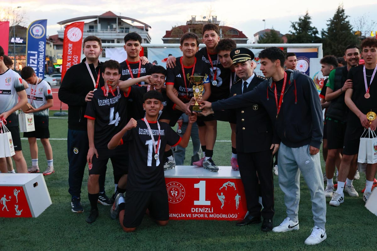 DENİZLİ’DE POLİS HAFTASI FUTBOL TURNUVASI TAMAMLANDI