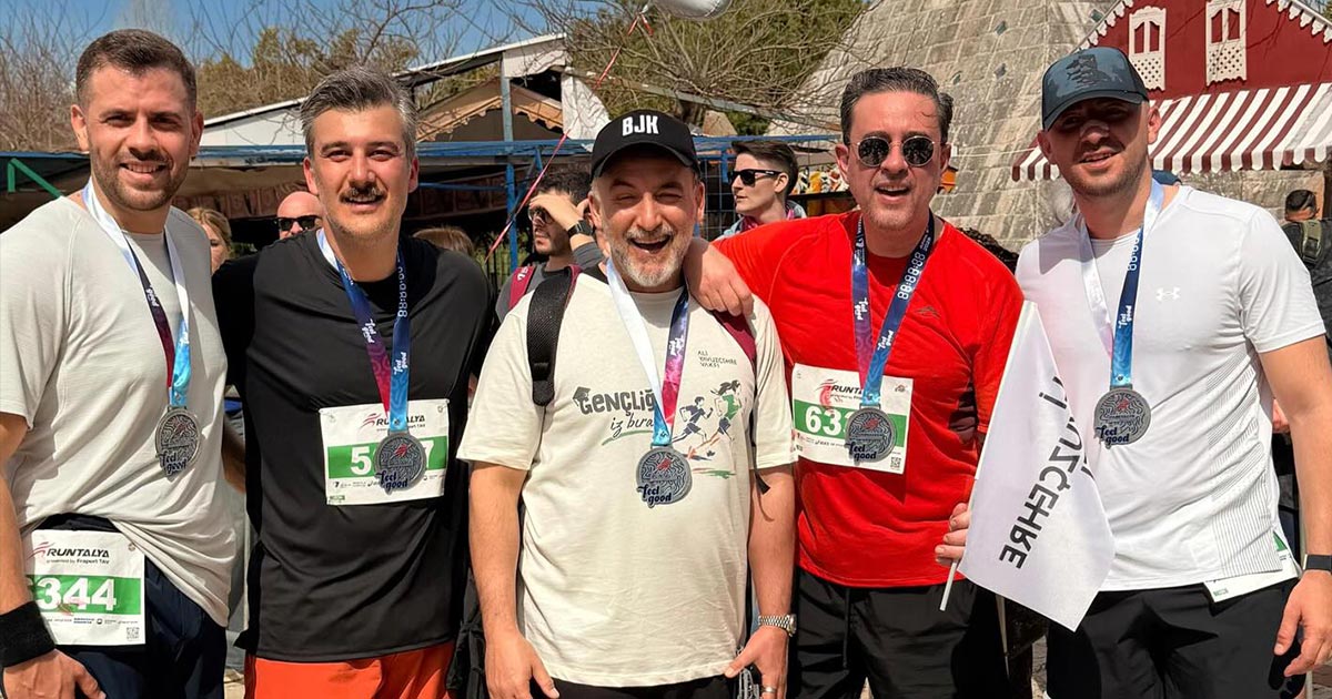 DENİZLİLİ İŞ İNSANLARI ÖĞRENCİLER İÇİN KOŞTU