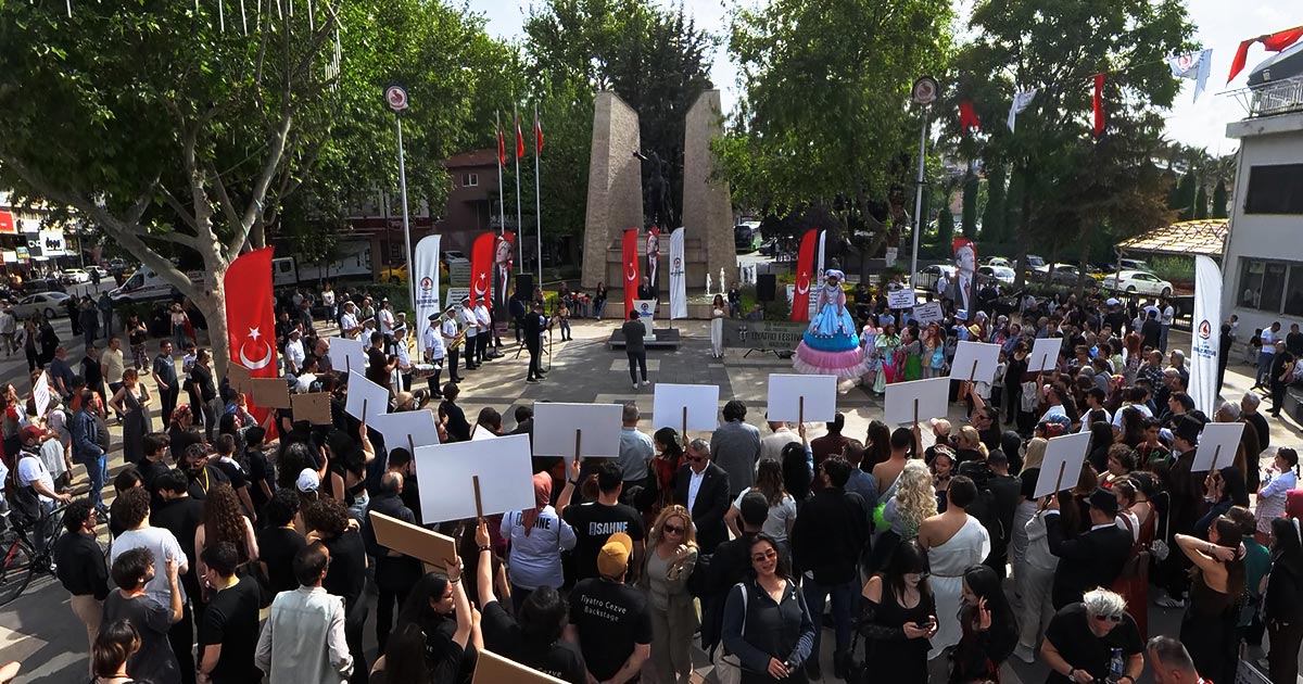 DENİZLİ'DE TİYATRO FESTİVALİ BAŞLADI 