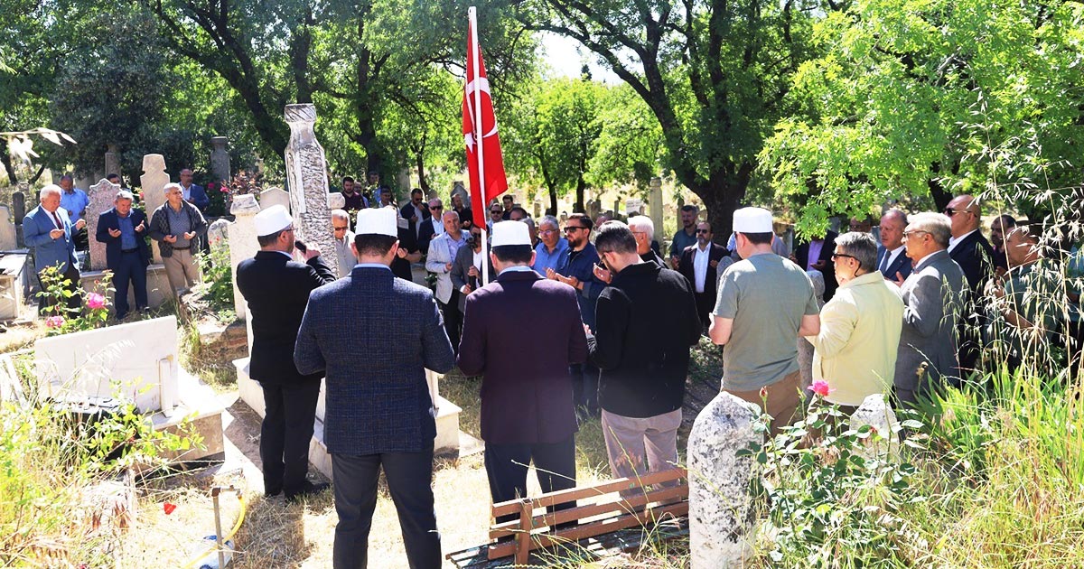 AHMET HULUSİ EFENDİ DUALARLA ANILDI