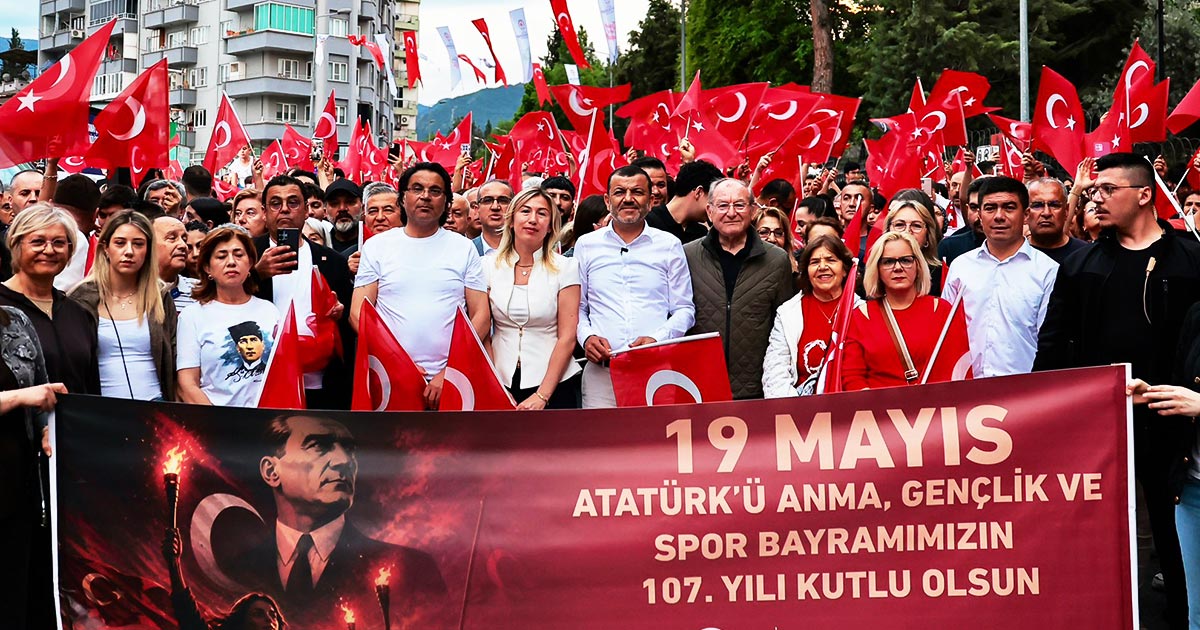BİNLER MEYDANDA BULUŞTU