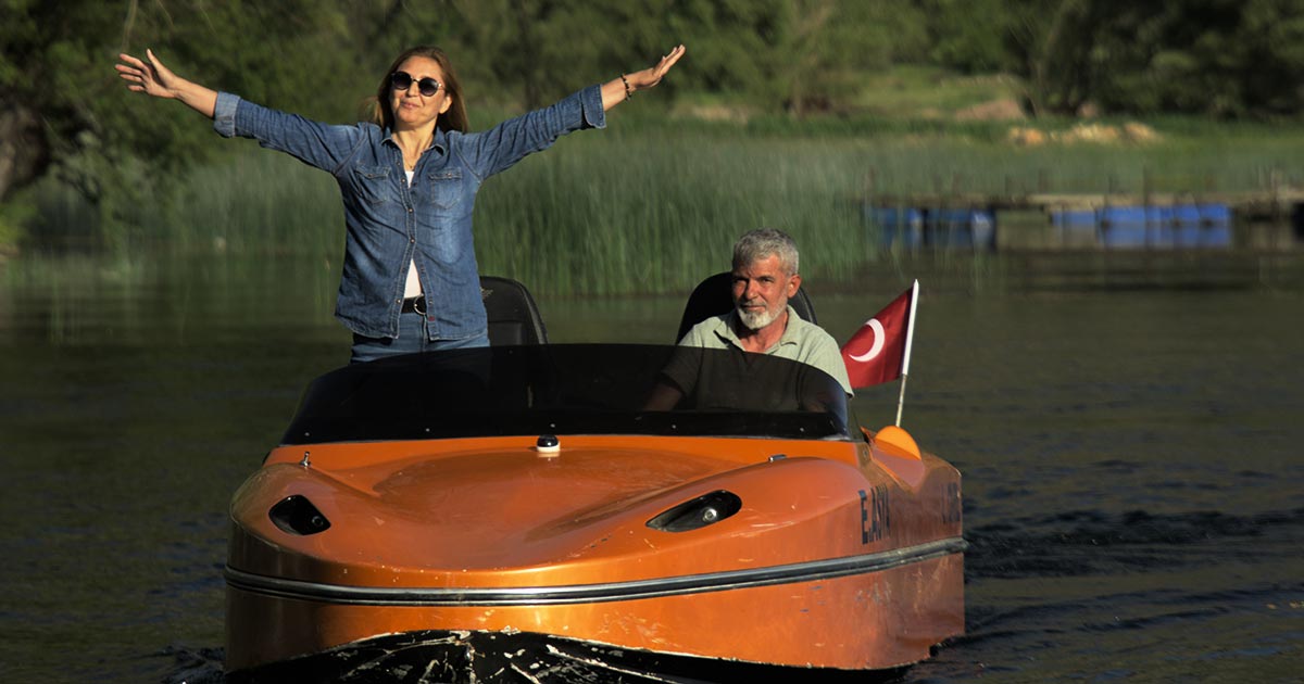 SU ÜSTÜNDE LAMBORGHİNİ KEYFİ