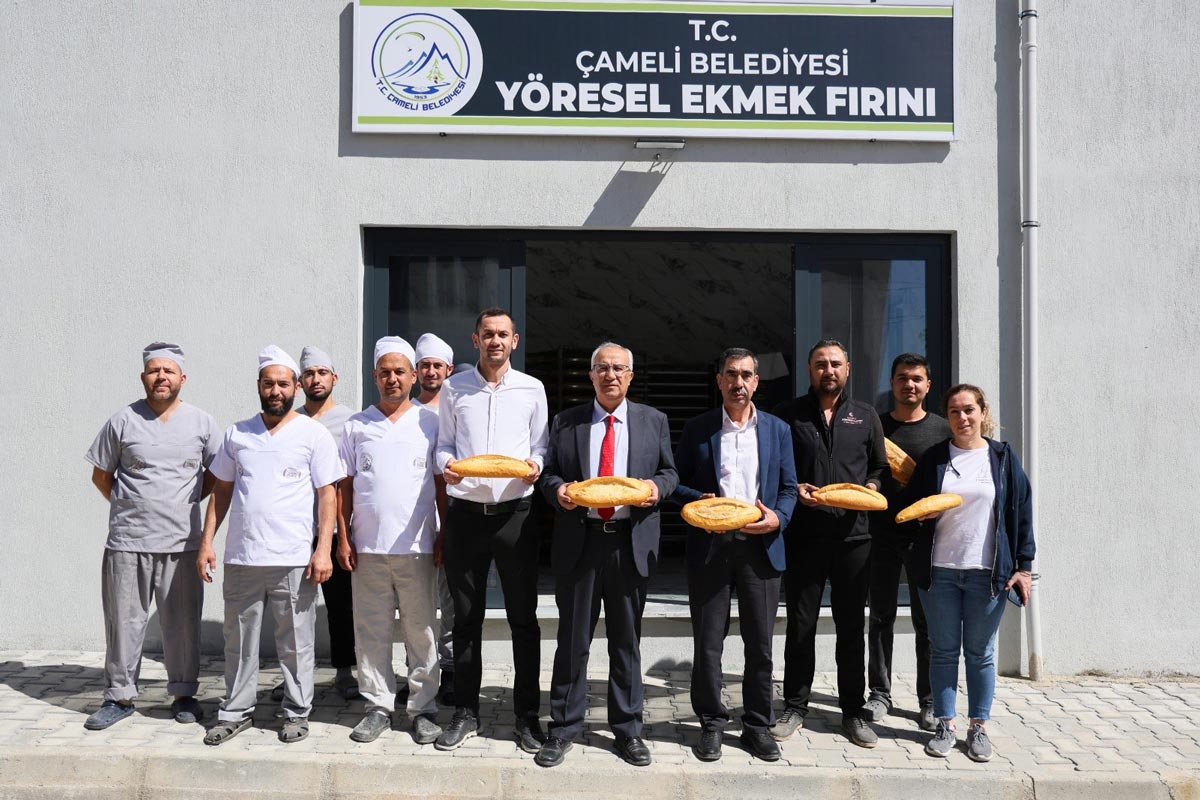 AK PARTİLİ BAŞKAN EKMEĞİ 10 LİRA YAPTI