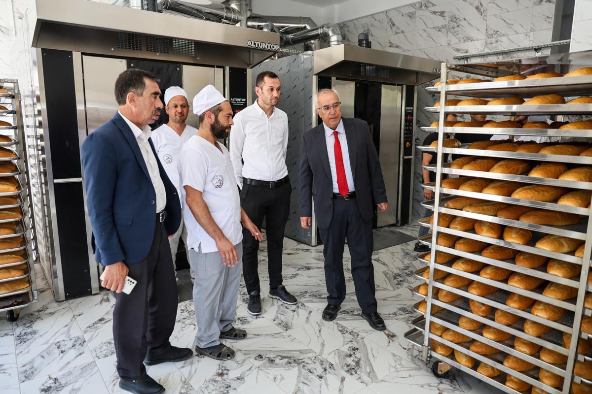 AK PARTİLİ BAŞKAN EKMEĞİ 10 LİRA YAPTI