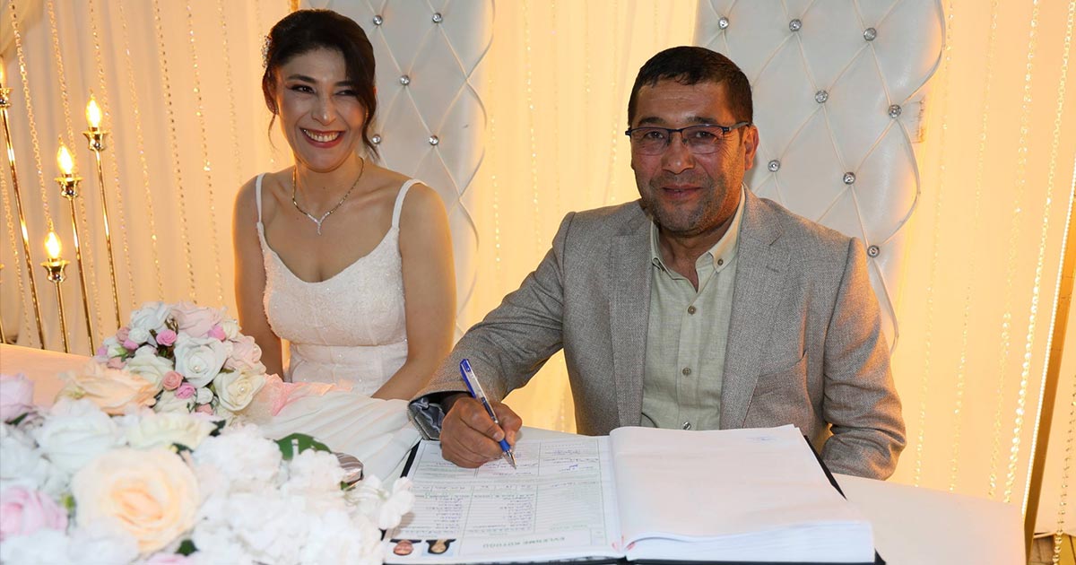 BAŞKAN CENGİZ ARSLAN ELMALI MAHALLESİ MUHTARININ NİKAHINI KIYDI
