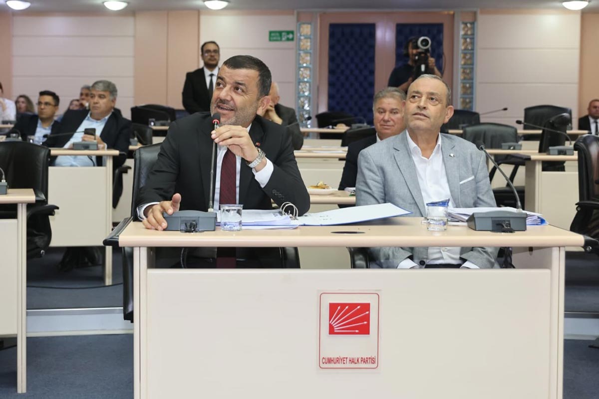 ÇAVUŞOĞLU’NDAN BEYAZ TELEFON SÜRPRİZİ