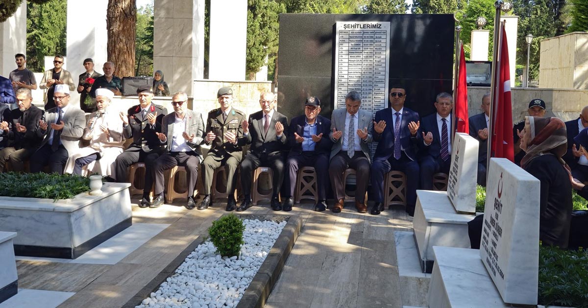 PROTOKOLDEN ŞEHİTLİK ZİYARETİ