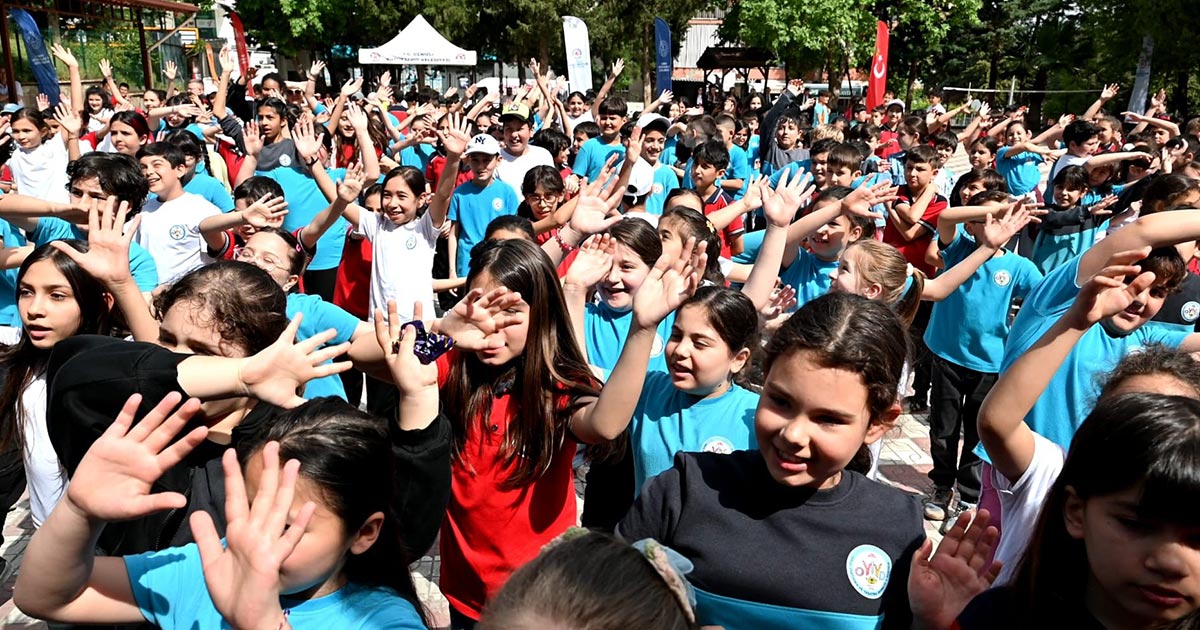 SAĞLIK İÇİN HAREKET ET GÜNÜNDE 840 ÖĞRENCİ SPORLA BULUŞTU